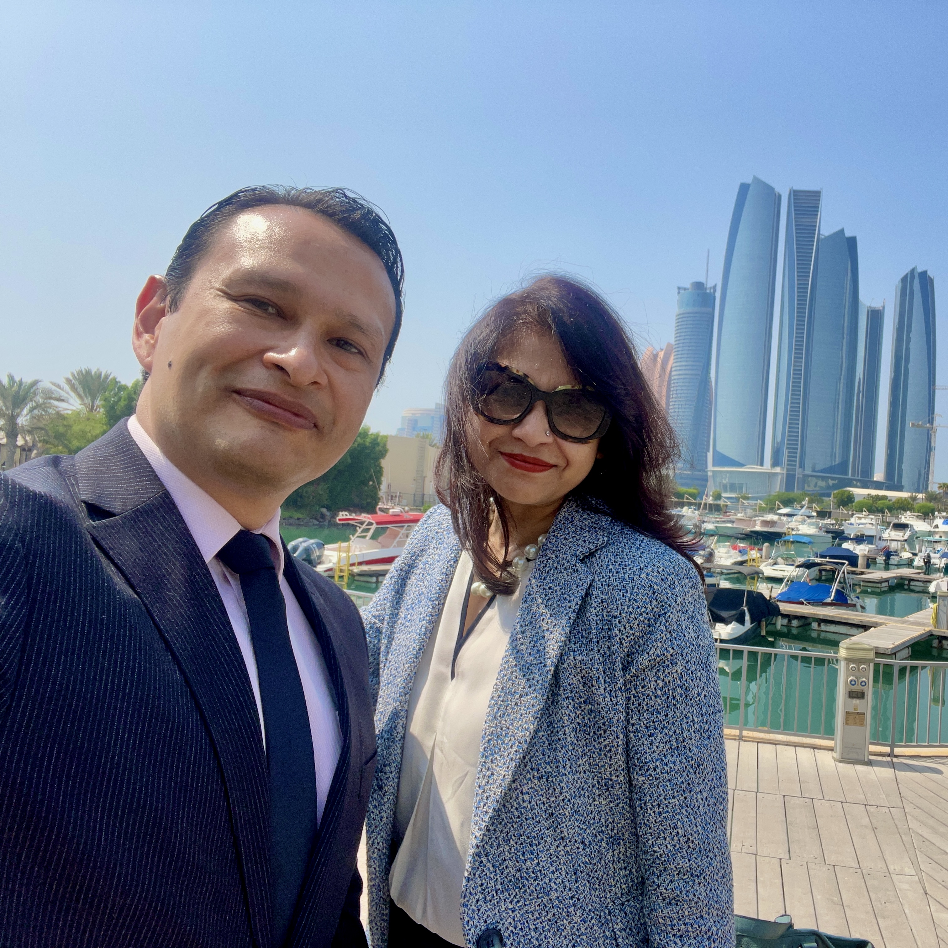 Reunión de Gustavo con ejecutiva de Bangladesh en Abu Dhabi